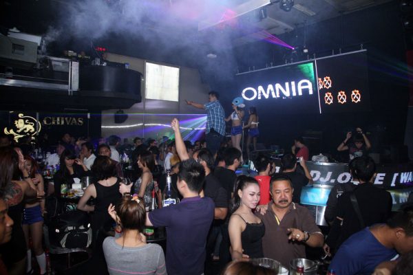 Top Ten Club Coyote Bar dan karaoke Surabaya