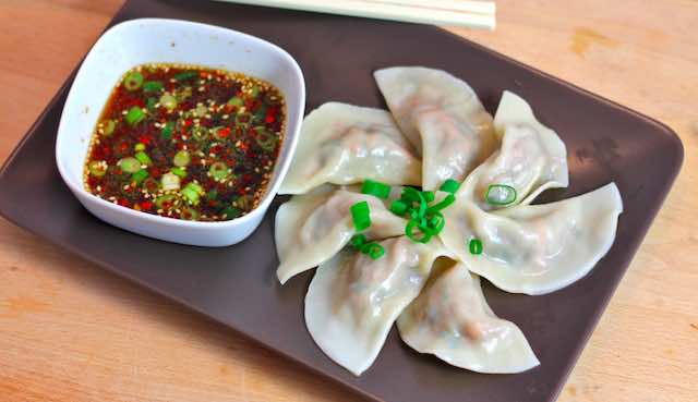 Dumplings - jiaozi salah satu makanan jalanan di cina