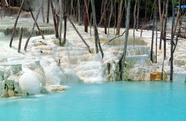 Kawah Putih Tinggi Raja-Simalungun, Sumatera Utara